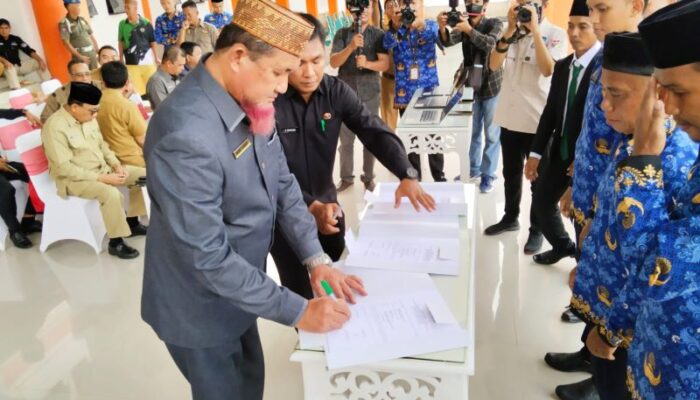 Bupati Mohammad Lahay Serahkan SK Pengangkatan kepada 1.415 P3K Pemkab Touna