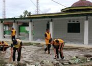 Bhakti Religi Hari Bhayangkara Ke 78, Polsek Una Una Bersih-bersih Rumah Ibadah