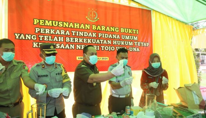 Plh. Kalapas Ampana Hadiri Pemusnahan Barang Bukti di Kantor Kejari Touna