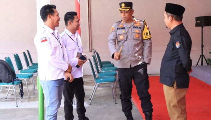 Kapolres Touna Pantau Langsung Pengamanan Pendaftaran Baspaslon Bupati dan Wakil Bupati di Kantor KPU Touna