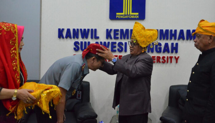 Kakanwil Kemenkumham Sulteng, Hermansyah Siregar, Dianugerahi Gelar Adat Tadulako oleh Badan Musyawarah Adat Sulawesi Tengah