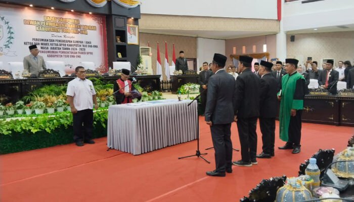 Asisten Administrasi Umum Hadiri Rapat Paripurna Peresmian dan Pengucapan Sumpah Janji Ketua dan Wakil Ketua DPRD Touna Masa Jabatan 2024-2029