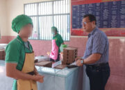 Tinjau  Langsung Dapur Sivia Patuju, Kalapas Ampana Pastikan Kualitas dan Kebersihan Pengelolaan Bahan Makanan
