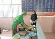 Kasubsi Perawatan Lapas Ampana Awasi Proses Penyajian Makan dan Minum Bagi Warga Binaan
