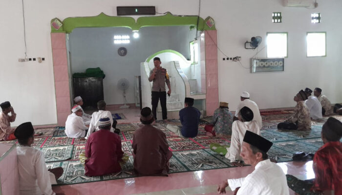 Kapolsek Ampana Kota Laksanakan Jumat Keliling Dalam Rangka Colling System Pasca Pemungutan Suara