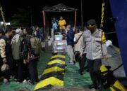 Personel PAM TPS Wilayah Kepulauan Di Touna Kawal Pendistribusian Logistik Pilkada