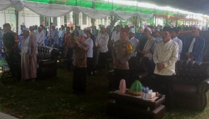 Hadiri Peringatan Maulid Nabi Muhammad SAW, Kapolsek Ampana Tete Himbau Warga jaga Kerukunan