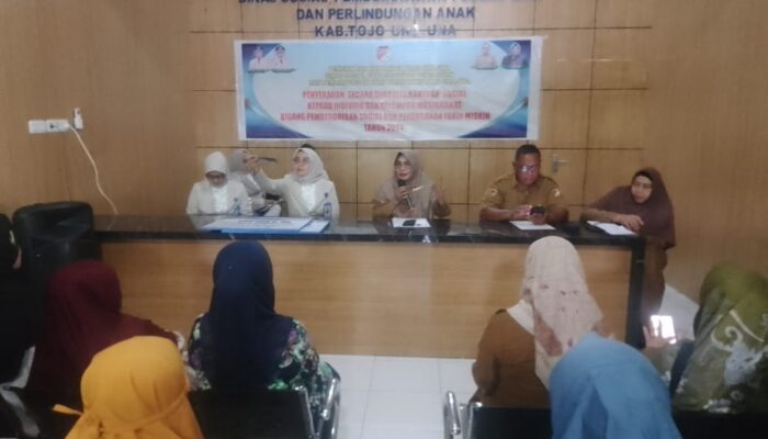 Dinsos PPA Touna Serahkan Bantuan bagi Usaha Ekonomi Produktif Individu dan Kelompok Usaha Bersama