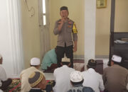 Jumat Keliling, Kapolsek Ampana Kota Beri Pesan Kamtibmas ke warga di Masjid Darussalam Buntongi