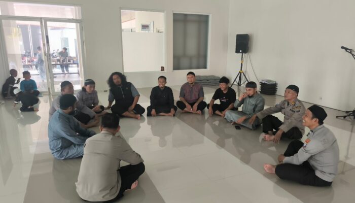 Wakapolres Touna Himbau Warga Jaga Kamtibmas Melalui Sholat Jumat Keliling