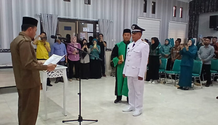 Lantik Kades Antar Waktu Desa Luok, Wabup Ilham : Jalankan Amanah Dengan Baik, Disiplin Serta Penuh Rasa Tanggung Jawab