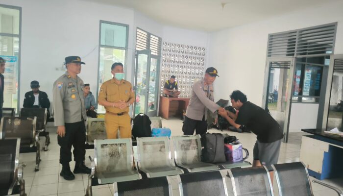 Sambangi Pelabuhan Ampana, Kasat Binmas Ajak Warga Jaga Toleransi dan Silaturahmi