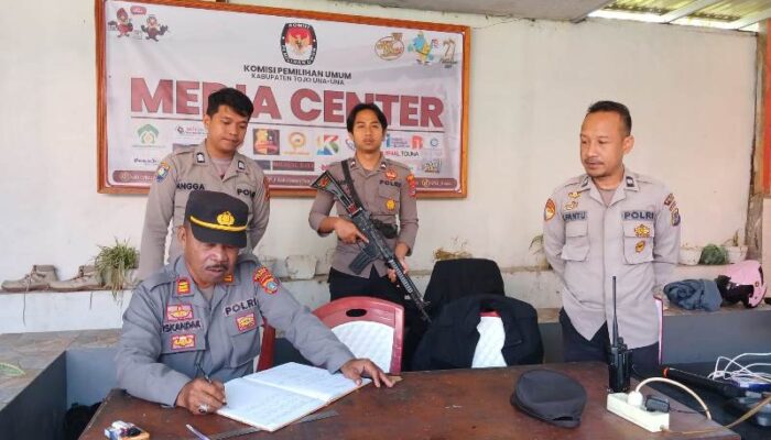 Pilkada Menyisakan Pelantikan Bupati Terpilih, Personel Polres Touna Masih Bersiaga Di Kantor Penyelanggara