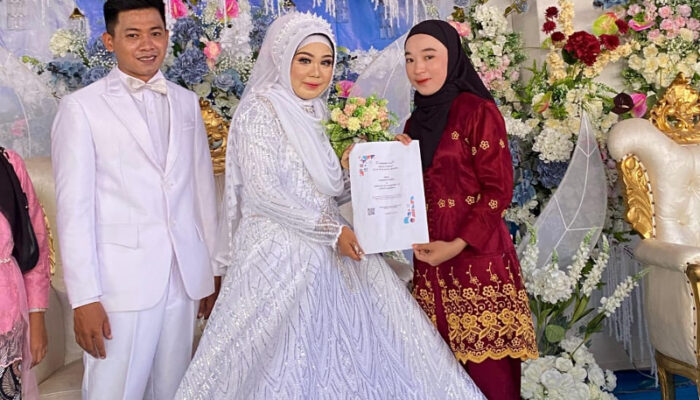 Dinkes PPKB Touna Serahkan Sertifikasi Elsimil Kepada Catin di Togean
