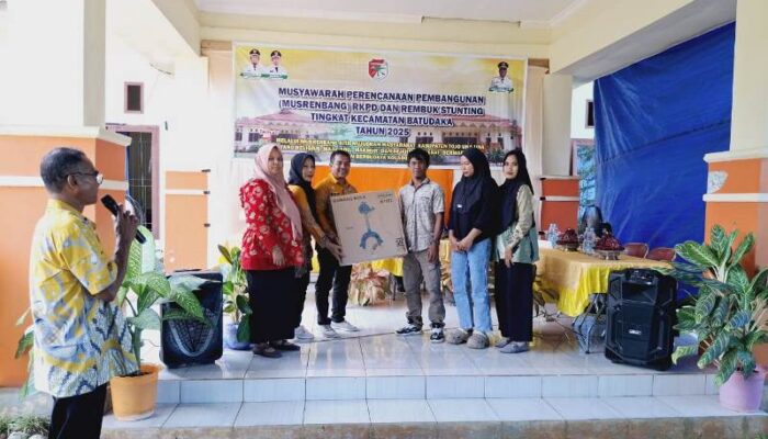 Balai Penyuluhan KB Batudaka Serahkan Bantuan BKB KIT Stunting dan APE Kepada Kelompok Kegiatan Bina Keluarga Balita