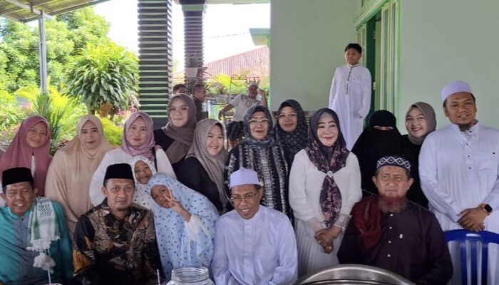 Hari Pertama Idul Fitri, Bupati Ilham Lawidu Silaturahmi Kediaman Mantan Bupati Touna