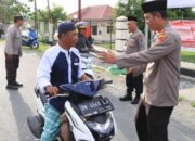 Polres Touna dan Bhayangkari Bagikan Takjil, Berbagi Kebahagian di Bulan Ramadhan