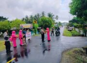 Kapolsek Ulubongka Bersama Bhayangkari Bagikan Takjil Jelang Buka Puasa