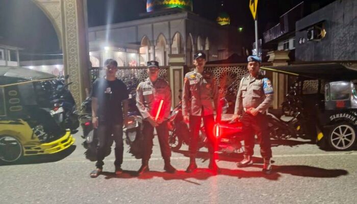 Berikan Rasa Aman, Polisi di Touna Rutin Lakukan Pengamanan Sholat Tarawih