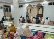 Safari Ramadhan di Mesjid Babussalam Desa Buntongi, Polres Touna Serahkan Bantuan Al-Qur’an