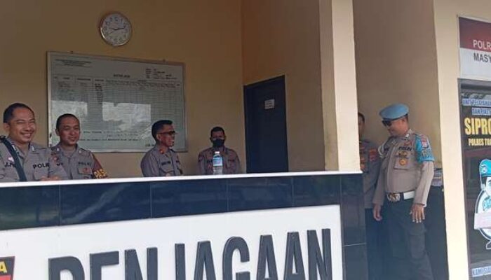 Wakapolres Touna Cek Personil Yang Melaksanakan Piket