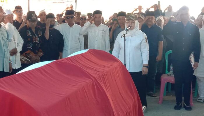 Wabup Touna Pimpin Upacara Pemakaman Kades Tombiano