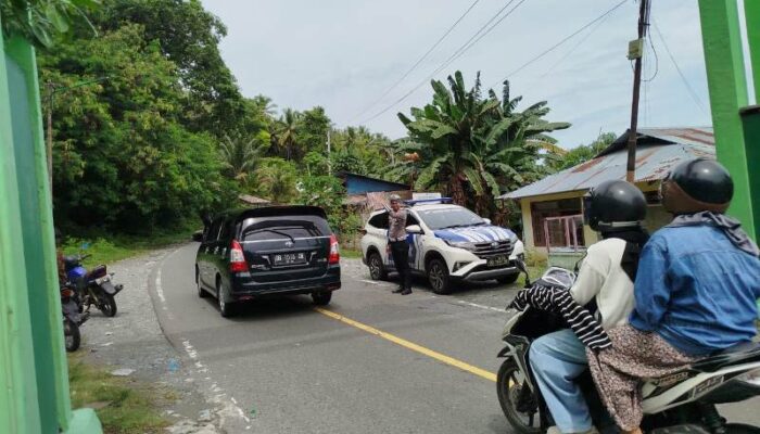 Antisipasi Kepadatan Arus Lalin, Satgas Kamseltibcar Polres Touna Atur Lalin Dilokasi Wisata Permandian Malotong