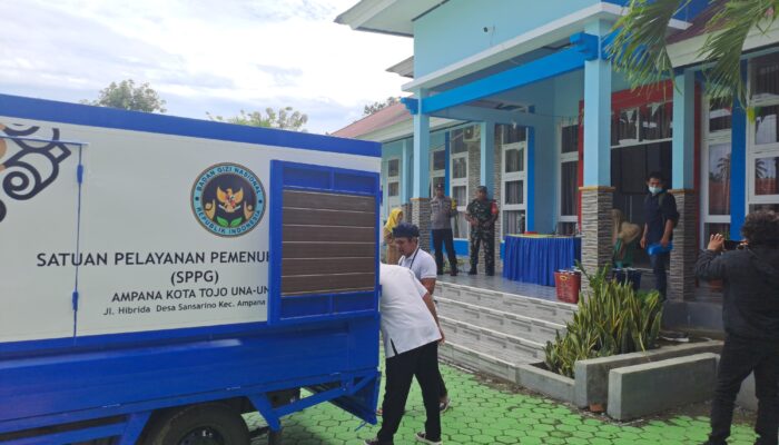 Bersama Unsur Forkopimcam, Kapolsek Ampana Kota Hadiri Pendistribusian MBG