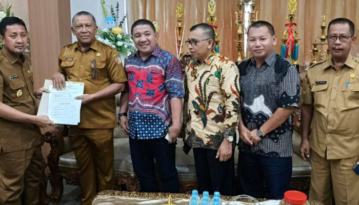 Bupati Ilham Terima Dokumen Hasil Uji Kompetensi dan Evaluasi Kinerja JPTP dari Pansel