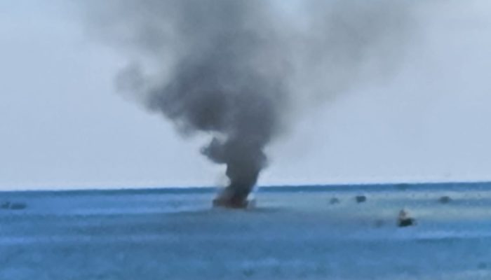 Diduga Korsleting Listrik, Speed boat Milik Anggota Polres Touna Terbakar di Perairan Desa Labuan