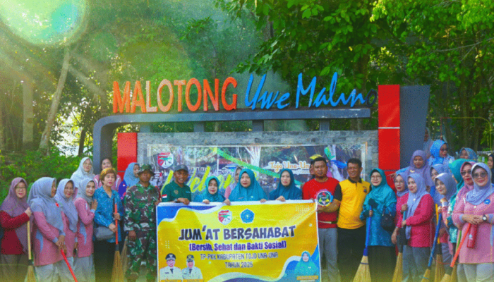 TP PKK Kabupaten Touna Gelar Program Jumat Bersahabat “Bersih, Sehat dan Bakti Sosial”