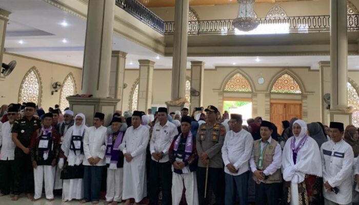 Kapolres Touna Hadiri Pelepasan dan Pemberangkatan JCH Kabupaten Touna
