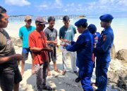 Dukung Program Ketahanan Pangan, Polres Touna Serahkan Bantuan Alat Pancing Untuk Nelayan