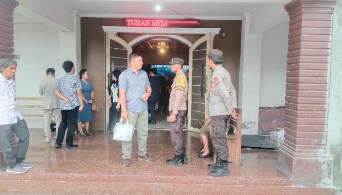 Beri Rasa Aman, Polisi Jaga Ibadah Minggu di Gereja