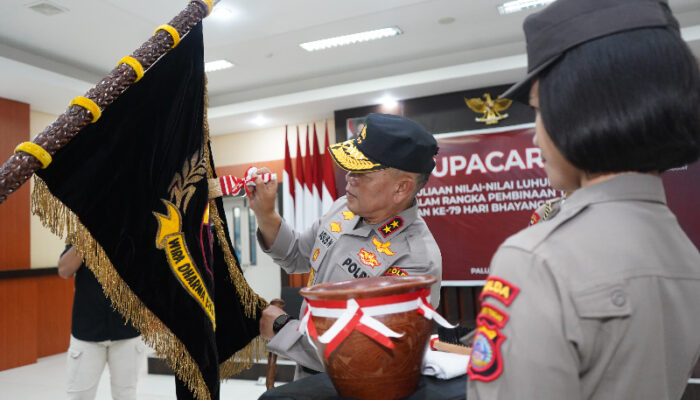 Jelang Hari Bhayangkara Ke-79, Kapolda Sulteng Pimpin Upacara Tradisi Pencucian Pataka ‘Wira Dharma Brata’