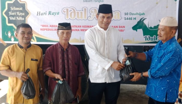 Rayakan Idul Adha, Kapolres Touna Salurkan Daging Kurban ke Masyarakat