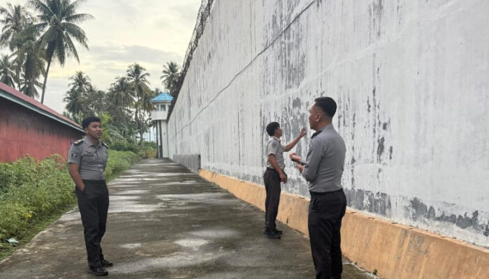 Deteksi Dini, Petugas Lapas Ampana Lakukan Kontrol Area Brandgang, Tembok Luar Lapas dan Blok Hunian