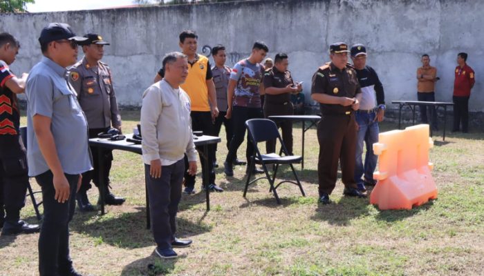 Semarak Hari Bhayangkara ke 79, Kapolres Touna Bersama Forkopimda dan Tokoh Agama Latihan Menembak