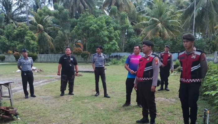 Sinergi Lapas Ampana dan Polres Touna Lakukan Kontrol Bersama Area Pagar Luar Lapas