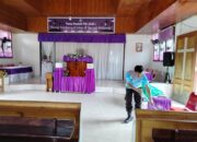 Bakti Sosial Religi Sambut HUT Bhayangkara Ke-79, Polsek Tojo Bersihkan Gereja Syalom