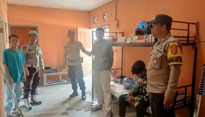 Patroli Dialogis Polsek Tojo Jaga Kamtibmas Tetap Kondusif di Wilayahnya