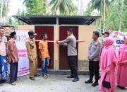 Dalam Sehari, Kapolres Touna AKBP Ridwan J.M. Hutagaol Resmikan Dua MCK di Lokasi Berbeda