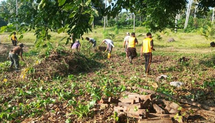 Sinergi TNI-Polri dan Masyarakat Dalam Jumat Bersih, Wujud Nyata Jaga Kebersihan Lingkungan di Ampana Tete