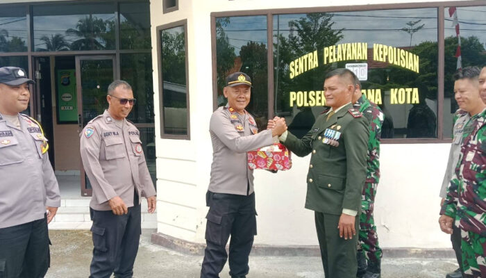 Hari Bhayangkara ke-79, Polsek Ampana Kota Dapat Kado Dari Koramil 1307-05/Ratolindo