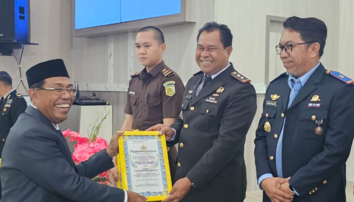 Puncak Hari Bhayangkara ke-79, Kalapas Ampana Terima Penghargaan dari Polres Touna