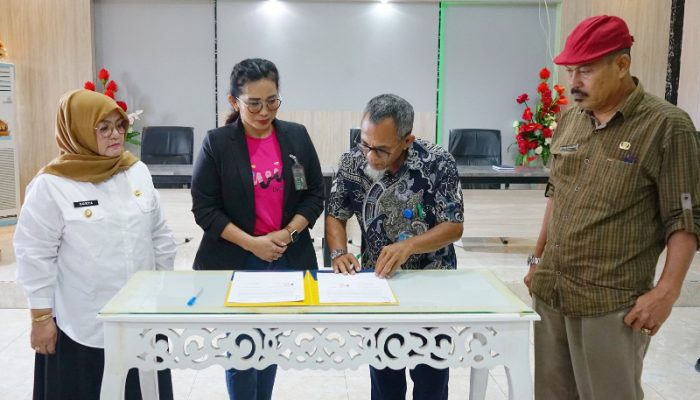 Wabup Surya Hadiri Penandatanganan PKS antara Perumda Air Minum Ue Tanah dengan Bank Mandiri KCP Ampana