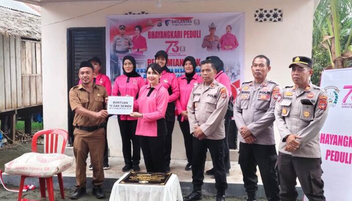 Bhayangkara Ke-79: Sinergi Polri dan Bhayangkari Hadirkan MCK  dan Air Bersih di Dusun Uemangara