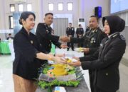 Polres Touna Rayakan Hari Bhayangkara ke-79, Pererat Silaturahmi Lewat Tradisi Potong Tumpeng