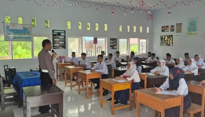 Satlantas Polres Touna Edukasi Siswa SMA 2 Ampana Kota dalam MPLS