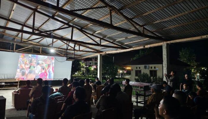 Polres Touna Gelar Nonton Bareng Pagelaran Wayang Kulit Meriahkan Hari Bhayangkara Ke-79